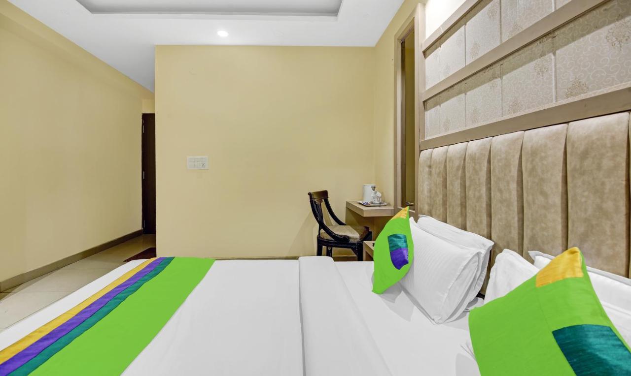 Itsy Hotels Amrita Raghunath Bazaar Jammu Exterior photo